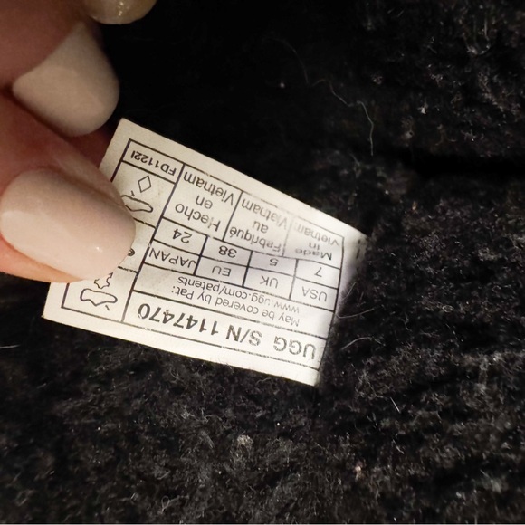 UGG Mini Bailey Bow Metallic/ Glitter boots in black - Picture 6 of 6